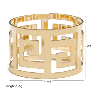 Gold metal napkin ring detail showing 3cm height and 4.4cm width with 20.6g weight.