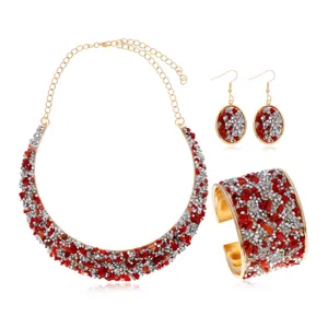 Conjunto de joyas de moda europea y americana collar pulsera pendientes para mujer