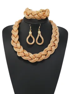 Elegantes goldfarbenes geflochtenes Metall Mesh Halskette Armband Ohrringe Schmuckset Details.
