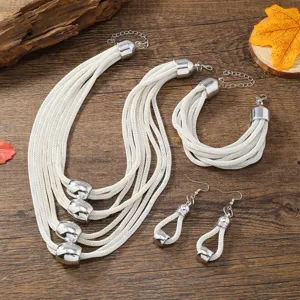 Mehrschichtige Mesh Halskette Armband Ohrringe Schmuck Set, stilvolles Silber Accessoire.