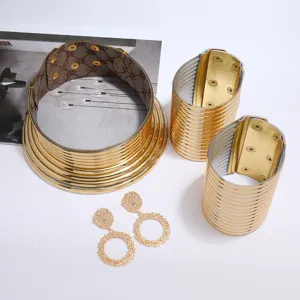 Juego de 4 piezas de collar y brazaletes de metal dorado estilo etnico africano moda