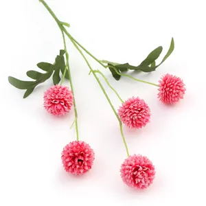 Künstlicher rosa Pompon Chrysanthemen Blumenast, Detailansicht realistischer Blumendekor.