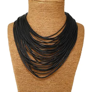Collar de gargantilla de cuero negro multicapa estilo retro de declaracion detalle de joyeria fina
