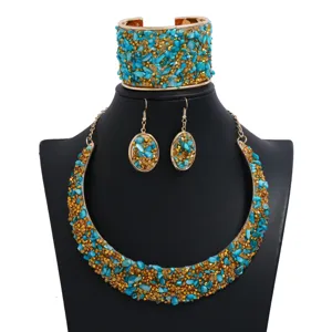 Conjunto de joyas de tres piezas collar pulsera pendientes de piedra turquesa moda