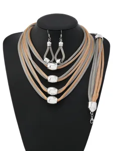 Elegantes mehrschichtiges Metall Mesh Ketten Oehrringe Armband Schmuck Set fuer Damen.
