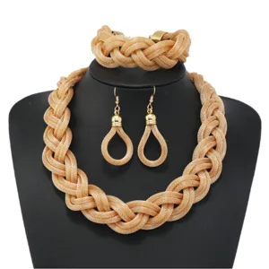 Elegantes goldfarbenes geflochtenes Mesh Halskette Armband und Ohrringe Schmuckset.