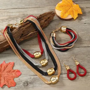 Mehrlagiges Ketten Armband Ohrringe Schmuckset in auffälligem Rot Schwarz Gold und Silber.