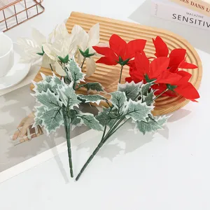 Bouquet di fiori di stella di Natale artificiali per decorazioni natalizie e oggetti di scena.
