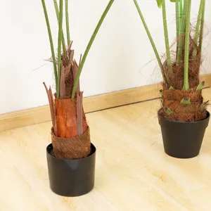 Pianta artificiale in vaso albero del viaggiatore, verde decorativo stile nordico per interni.