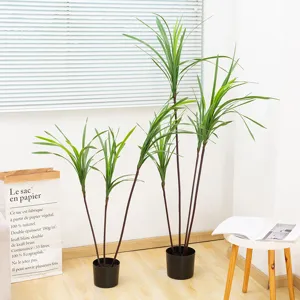 Pianta di banano artificiale in vaso, fogliame verde realistico per bellissima decorazione casa.