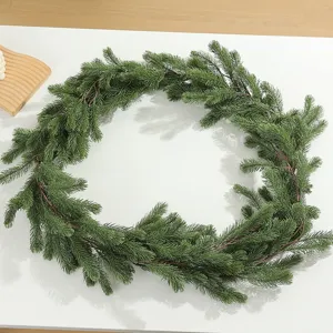 Künstlicher Tannenkranz für Weihnachtsdeko, realistische Weichgummi Tannennadeln, Wandbehang.