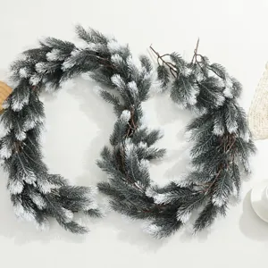 Künstliche, beflockte Tannengirlande für Weihnachtsdeko, weiche künstliche Türkränze.
