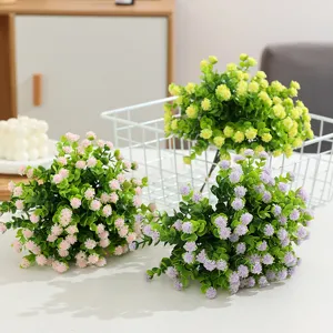 Bouquet de fleurs artificielles d'eucalyptus camélia pour décoration de table salon.