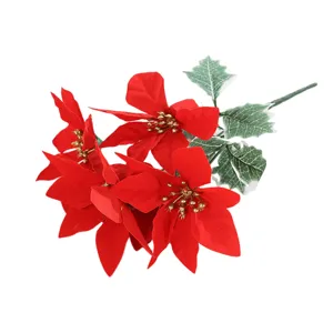 Bouquet di fiori di poinsettia di Natale artificiali, perfetto per decorazioni e oggetti di scena.
