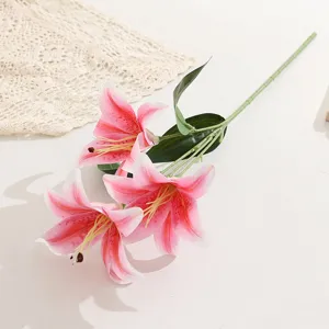 Dettaglio fiore di giglio rosa artificiale, stelo floreale realistico a 3 teste per casa.