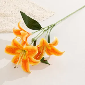 Ramo di giglio artificiale arancione finto, bouquet floreale sintetico per decorazione casa.