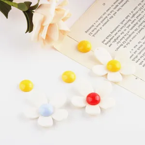 Acrylic flower DIY jewelry accessories, colorful daisy charms for handmade earrings crafting.