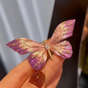Farbverlauf rosa lila Schmetterling Brosche, emailliert vergoldet Kristall Anstecknadel.