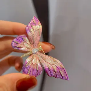 Exquisite rosafarbene Schmetterling Broche, Emaille vergoldete Strass Anstecknadel fuer Damen.
