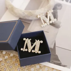 Strass Buchstabe M Brosche Elegante Kristall Anstecknadel Mode Luxus Goldfarben Schmuck