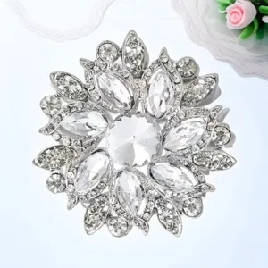 Exquisite retro crystal glass flower brooch detail, gorgeous rhinestone design for coats.
