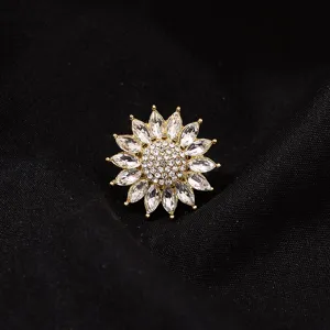 Prachtige zonnebloem kraag broche met sprankelende strass-steentjes en goudkleurige metaal.