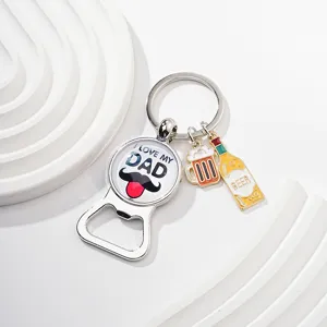 Metall Bierflaschenöffner Schlüsselanhänger Detail, kreatives Vatertagsgeschenk Accessoire.