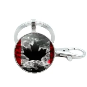Portachiavi con pietra preziosa della bandiera canadese, pratico moschettone e ciondolo.