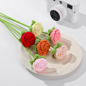 Gestrickte Wolle Rose Künstliche Blume Handgemachte Häkelarbeit Floral Heimdekoration Geschenk Desktop Ornamente