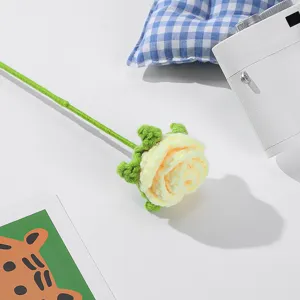 Handgefertigte gehäkelte gelbe Rose DIY Heimdeko Blumenarrangement Handwerk Dekoration