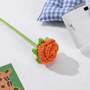 Handgefertigte Häkel-Orangen-Rosenblume mit Stiel, exquisite Details für Heimdekoration DIY.