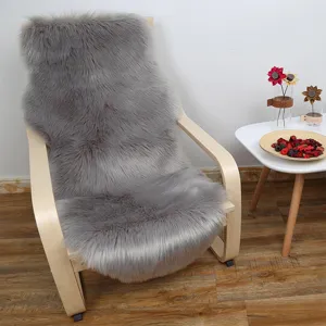 Tapis en fausse fourrure gris doux et duveteux tapis shaggy irrégulier pour canapé salon