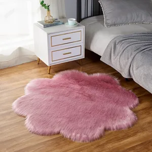 Pink petal-shaped faux fur plush rug fluffy soft carpet for bedroom bedside tatami mat.