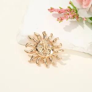 Spilla vintage viso di sole dorato con strass scintillanti per abbigliamento da abito.