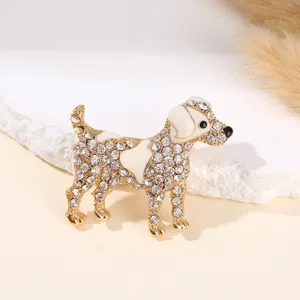 Prachtige strass puppy broche, stijlvolle legering kristallen hond speld voor jas mode sieraden.