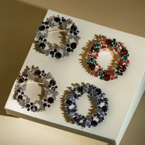 Elegante Spilla a Ghirlanda con Strass in Lega di Zinco Spilla per Cappotto Abito da Donna Moda Natale Accessorio Gioielli
