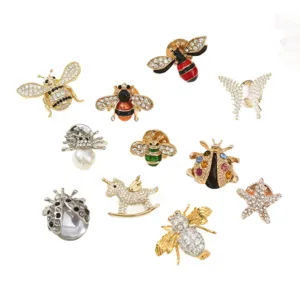 Exquisite rhinestone insect bee and animal brooch pin set, fashionable luxury collar accessories.