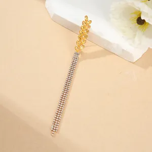 Squisita spilla con frumento e strass, elegante accessorio di moda in lega per donna.