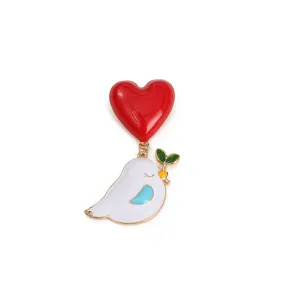 Squisita spilla colomba della pace in smalto con cuore rosso e foglia, accessorio moda.