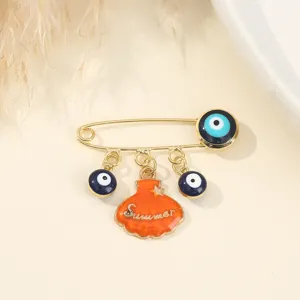 Broche épingle de sûreté mauvais œil avec perles bleues et charm coquillage orange pour vêtements.