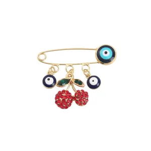 Broche cerise mauvais œil épingle de sûreté dorée avec strass rouges et perles œil bleu
