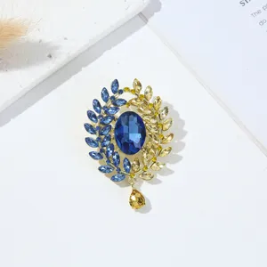 Vintage blue crystal wreath brooch elegant rhinestone bouquet pin for women apparel decoration