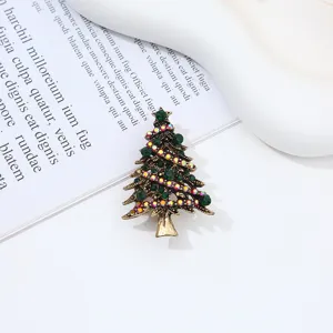 Broche sapin de Noël vintage avec strass verts et multicolores pour cadeaux de fêtes.
