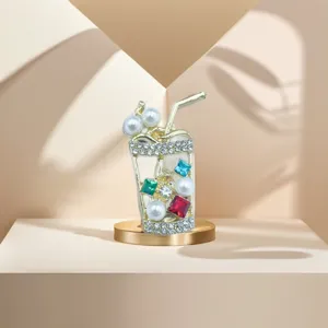 Spilla dorata creativa tazza tè al latte in lega gioielli di moda per abbigliamento donna