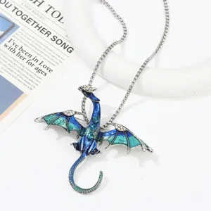 Vintage Öltropfen fliegender Drache Halskette Anhänger, exquisite Legierung Schmuck.