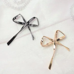 Elegante set di spille con fiocco in metallo, chic spilla geometrica per accessori moda.
