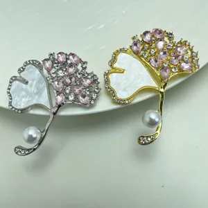 Elegant Alloy Ginkgo Leaf Brooch Rhinestone Artificial Pearl Gold Silver Color Lapel Pin Vintage Leaf Accessory For Women Men Suit