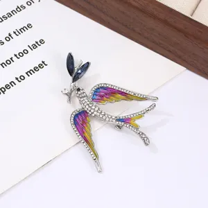 Vintage retro rhinestone flying bird brooch, exquisite enamel hummingbird pin for clothing accessories.