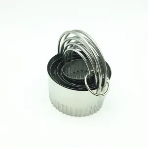 Ensemble d'Emporte-Pièces Ronds Ondulés en Acier Inoxydable Moules de Pâtisserie en Métal Biscuits Pâtisserie Fondant Outils de Cuisine