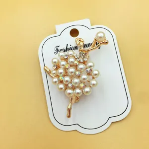 Mini spilla ballerina cartone animato per borse e sciarpe con cristalli scintillanti.